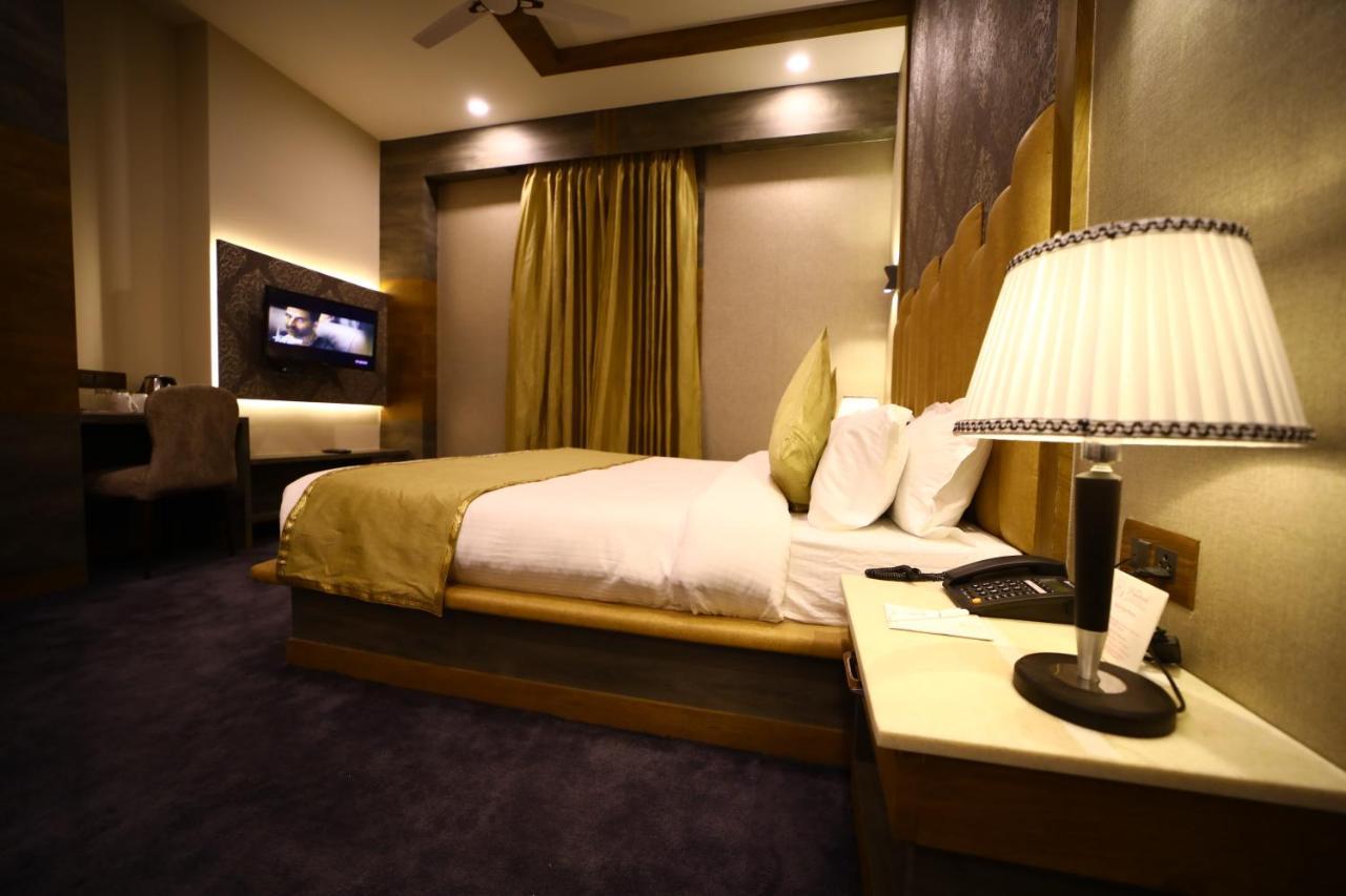 Prime Land Hotel Varanasi Exterior photo